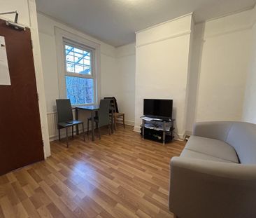 House share to rent - Photo 2