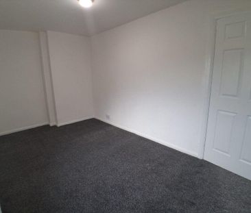 3 bedroom end of terrace house to rent - Photo 4