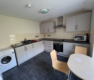 4 bedroom flat to rent - Photo 6