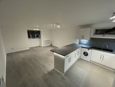 Newly Refurbished To A High Standard – Spacious One Bed Apartment to let in Upminster! - Photo 5