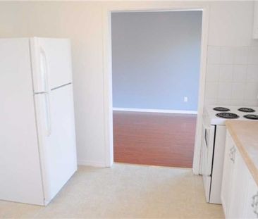 For Lease - 9 Oakworth (main and second floor) Crescent, Toronto, O... - Photo 5