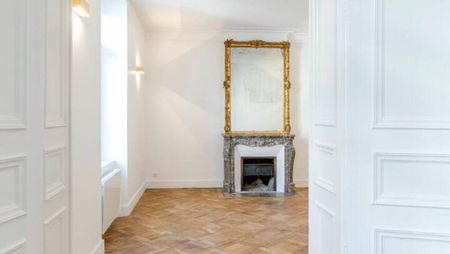 EXCLUSIVITE : Appartement 4 pièces entièrement rénové - Place des Vosges - Photo 2