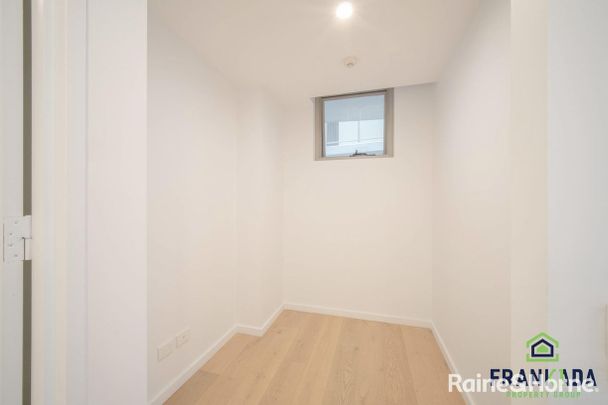 PRIME LOCATION & CONTEMPORARY LIVING - Photo 1