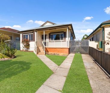 Air-Conditioned Three-Bedroom Home with Updated Kitchen and Tiled Living Areas! - Photo 2