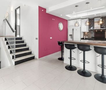 3 Bedroom Townhouse For Rent in Nueva Andalucía, Málaga - Photo 5