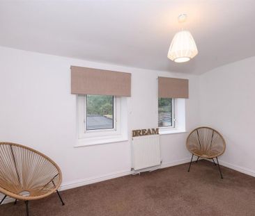 2 bedroom end of terrace house to rent - Photo 5