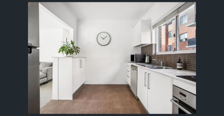 Modern & Sun-Filled Two Bedroom Apartment with Balcony - Photo 3