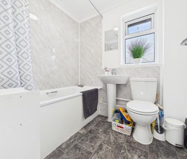 3 bedroom terraced house to rent - Photo 6