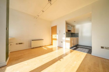 1 bedroom flat to rent - Photo 2