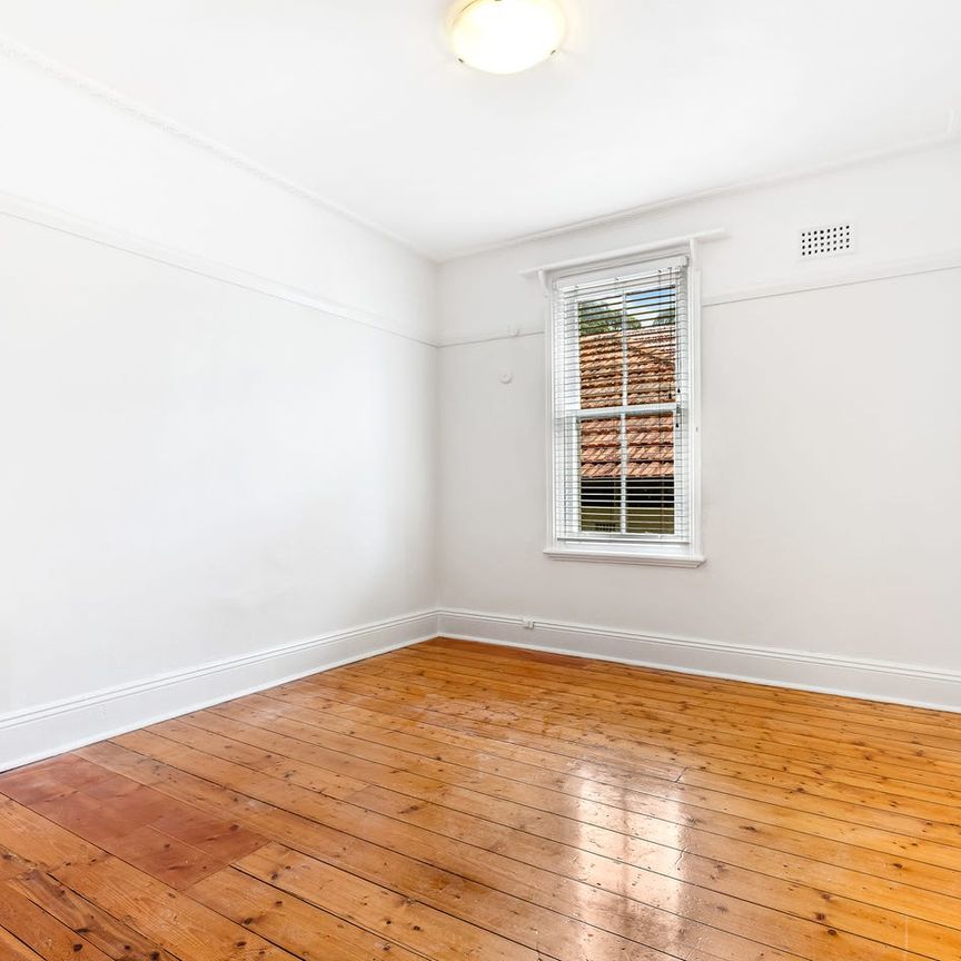 Light Filled Apartment In Prime Location - Photo 1