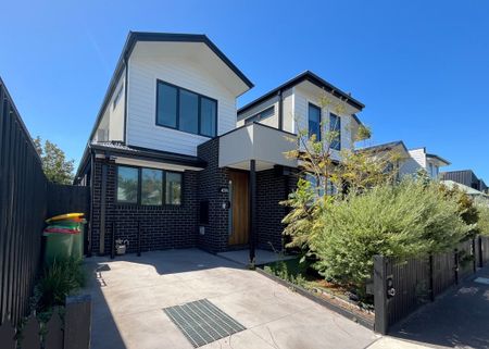 Contemporary Urban Life! - Photo 4