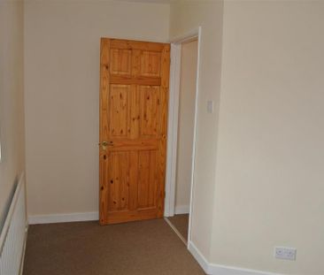 2 bedroom semi-detached house to rent - Photo 6