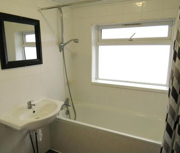 4 bedroom end of terrace house to rent - Photo 6