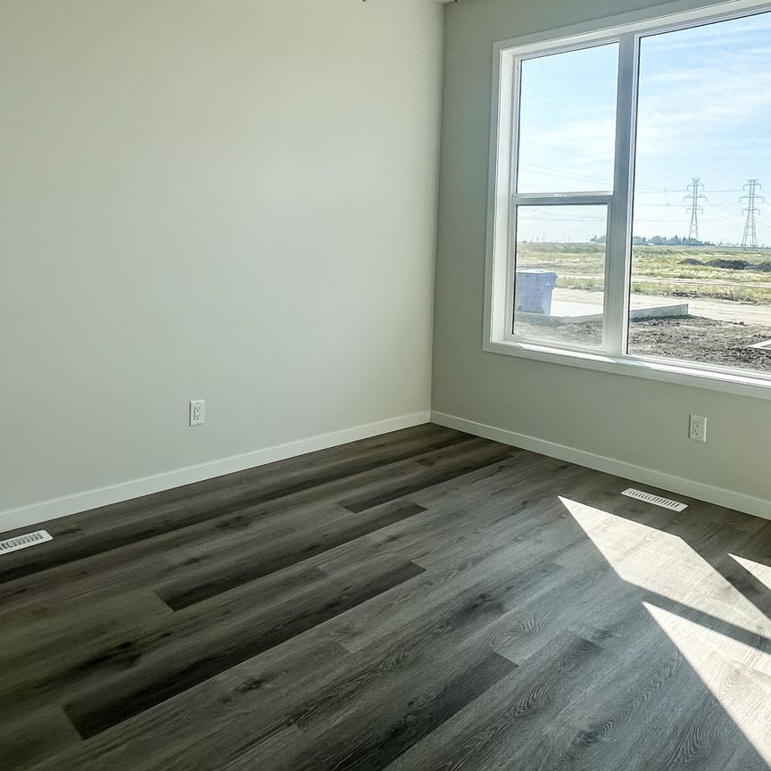 Brand New 3 Bed Duplex For Rent In Chestermere - Photo 1