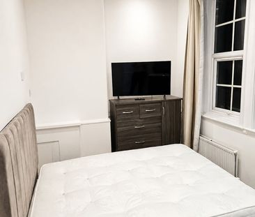 Studio Flat, Wandsworth High St, SW18 - Photo 2