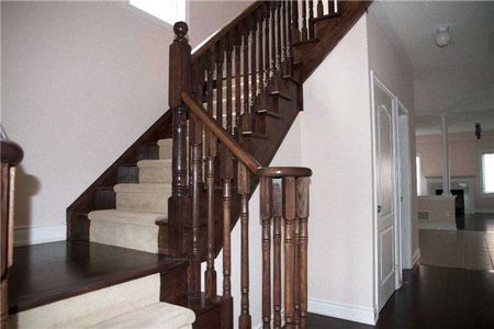 For Lease - 26 Red Ash Court, Brampton, Ontario - Photo 2