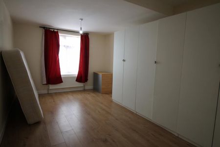 3 bedroom maisonette to rent - Photo 3