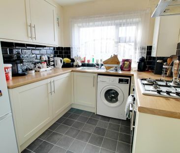 3 bedroom flat to rent - Photo 5
