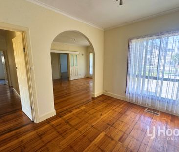 Spacious Family Home in a Prime Location - Photo 6