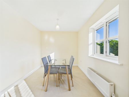 2 bedroom Flat to rent - Photo 3