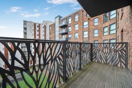 1 Bed Flat, East Thames House, E14 - Photo 2