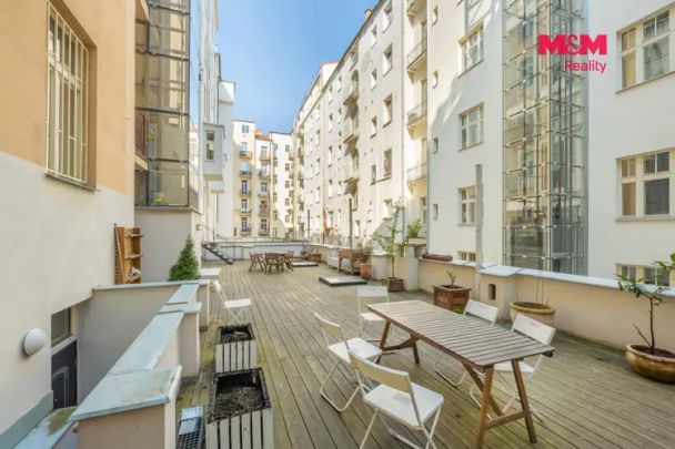 Pronájem bytu 3+1 v Praze, ul. Rašínovo nábřeží - Фото 1