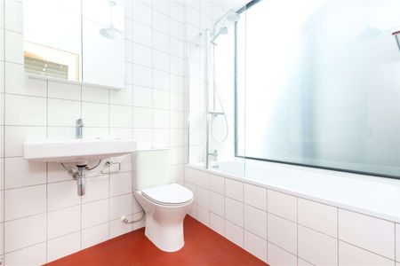 An unique and unusual two bedroom property close to Regents Canal in Islington. - Photo 5