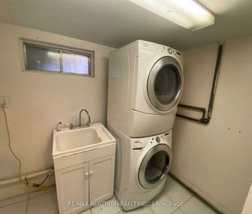 For Lease - 868 Magnolia Avenue, Newmarket, Ontario - Photo 2