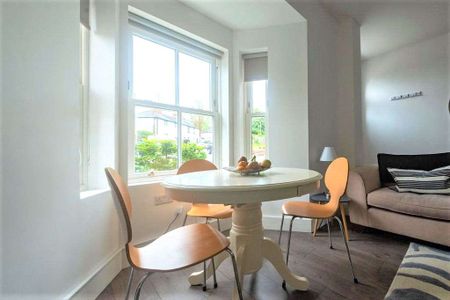 All inclusive short let. Lovely apartment close to amenities with all bills included - Photo 3