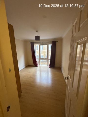 3 bedroom flat to rent - Photo 3