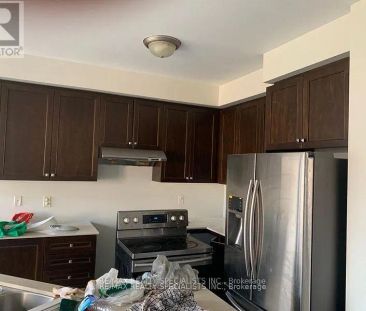 21 MILITARY CRESCENT - Photo 2