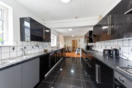 🌺 5 MINS TO TURNPIKE LANE - ALL BILLS & CLEANER 🌺 Room 1 - Photo 5