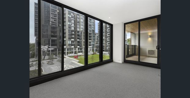 Modern Two Bedroom Apartment - Photo 1