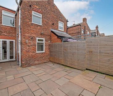 2 bedroom end of terrace house to rent - Photo 1
