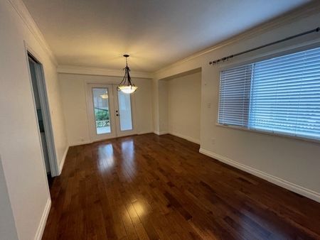 Spacious and Bright Three Bedrooms Plus Games Room (4th Bed) and Three Bathrooms - Photo 2