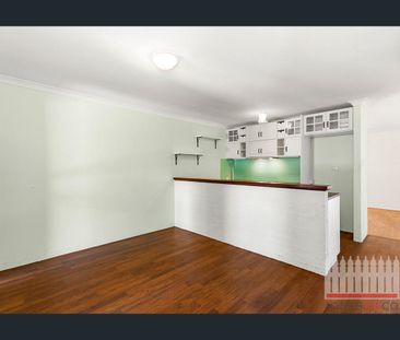 Spacious 2×1 Villa with Huge Backyard in Quiet Bassendean Complex - Photo 1