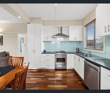 Furnished on Henry - Photo 4