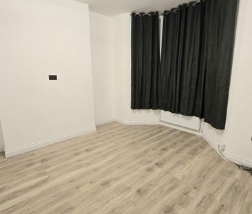 4 bedroom terraced house to rent - Photo 2