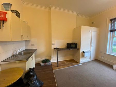 Studio to rent - Photo 2