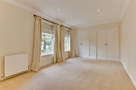 Heatherset Close, Esher, KT10 - Photo 2