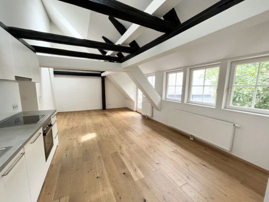 Moderne Dachgeschosswohnung mitten in der Stadt I Inklusive Balkon und Klimaanlage - Foto 1
