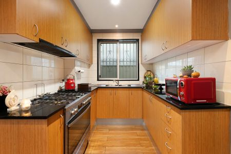 Charming full brick family oasis with two street access - Bordering Belmore - Photo 2