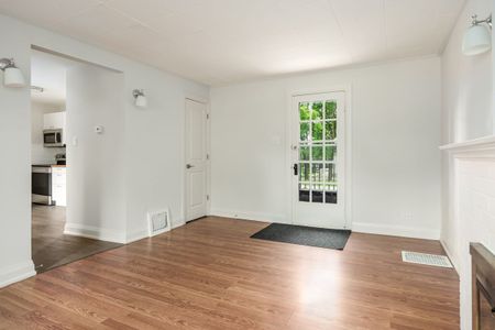 For Lease - 129 Major Mackenzie Drive, Richmond Hill, Ontario - Photo 2