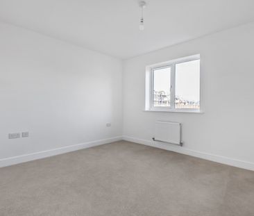 4 bedroom detached house to rent - Photo 3