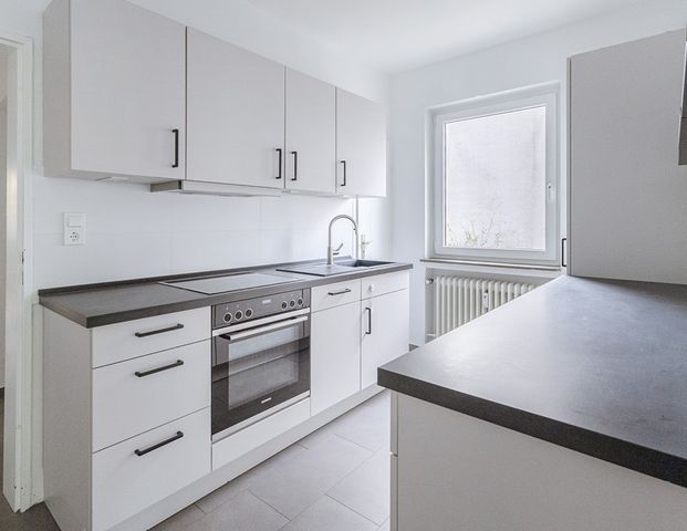 Idyllisch Wohnen zwischen den Seen: Gut geschnittene 4-Zimmer-Wohnung mit Terrasse - Photo 1