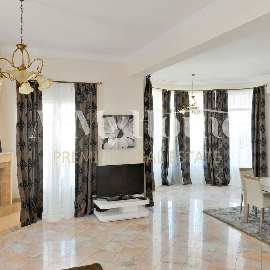 Vila spatioasa cu 9 camere, piscina exterioara, mobilata si utilata - Fotografie 1
