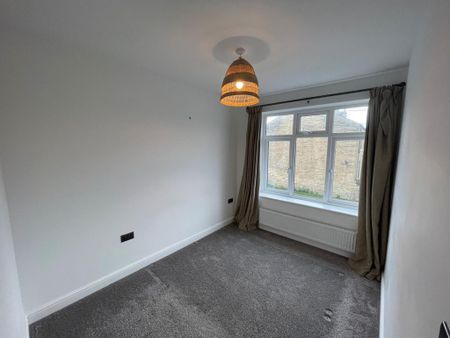 3 bedroom semi-detached house to rent - Photo 4