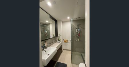 Bright & Modern 2-Bedroom Apartment in Doncaster East - Photo 2