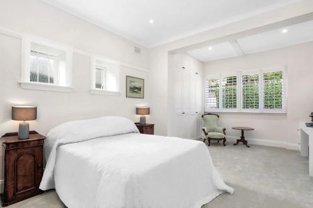 Spacious Two Bedroom Apartment in Private Location - Photo 2