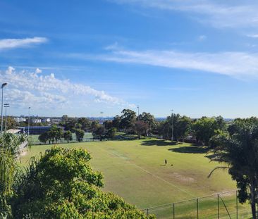 Split Level Apartment in the Heart of Miranda - Photo 3
